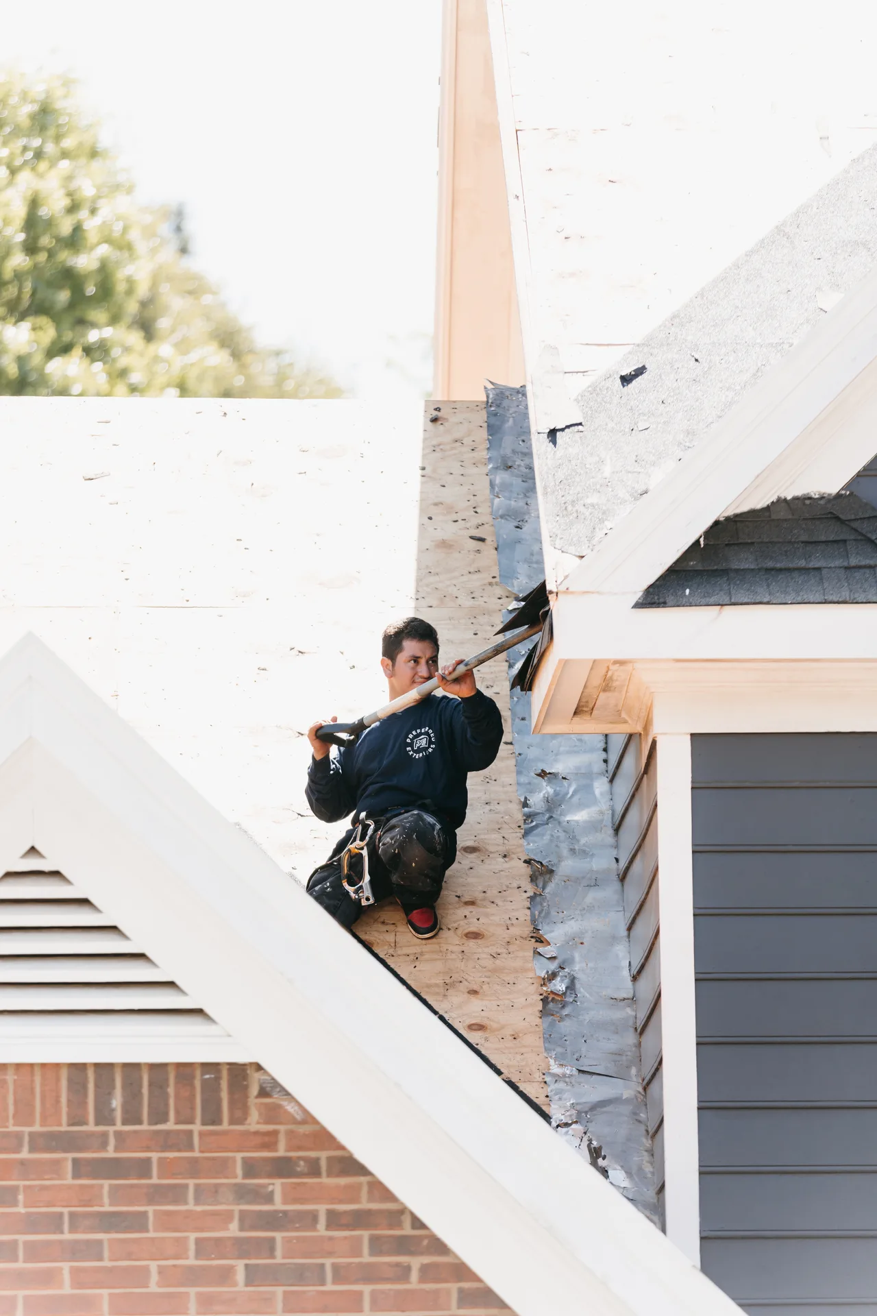 Local Atlanta gutter replacement crew installing seamless aluminum gutters on a residential home